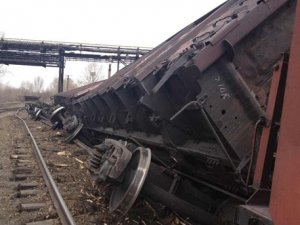 На Украине подорвали поезд на Волноваху