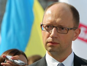 Арсений Яценюк возложил ответственность за обстрел остановки в Донецке на Россию