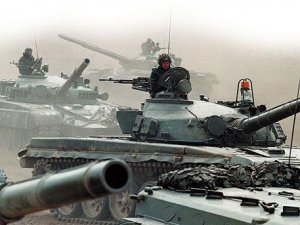 НАТО стягивает тяжелое вооружение к границе - Минобороны Белоруссии