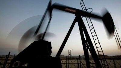 Мировые цены на нефть снижаются на данных по запасам в США