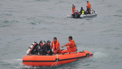 Почти 100 тел погибших в крушении лайнера AirAsia извлечены из моря