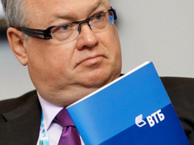 Глава ВТБ предупредил об опасностях отключения России от SWIFT