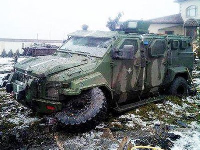 «Азов» получил технику, способную поражать броневики и вертолеты