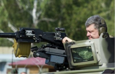 Порошенко назвал себя «президентом мира» и снова попросил оружие