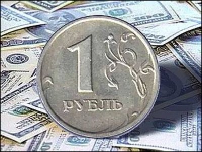 Курс доллара упал до 66,79 рубля, евро — до 75,5 рубля