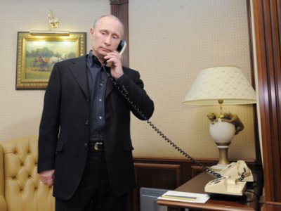 Путин с Назарбаевым обсудили по телефону урегулирование ситуации на Украине