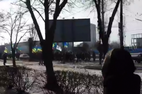 Момент взрыва на митинге в Харькове сняли на видео