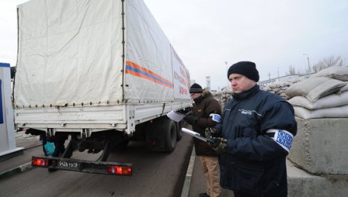 Колонна МЧС России доставила в Донецк гуманитарную помощь