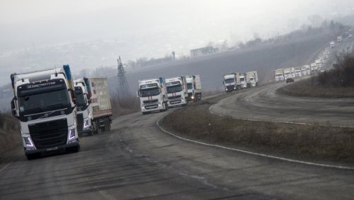 Колонна гуманитарной помощи Донбассу достигла границы с Украиной