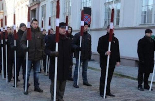 Антифашисты "зачистили" площадь Свободы в Риге от ветеранов СС
