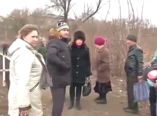Жители Константиновки послали украинских журналистов куда подальше (18+)