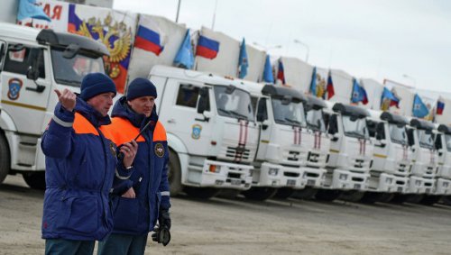 Колонна МЧС с гуманитарной помощью Донбассу достигла границы России