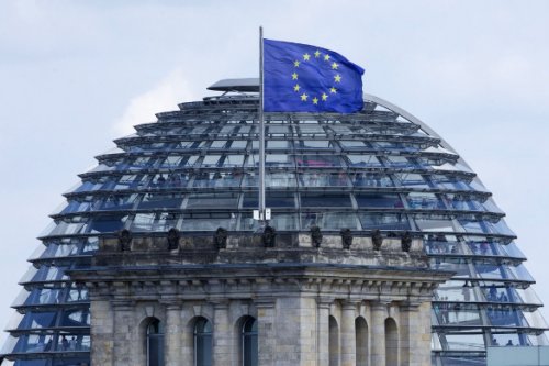 Депутат Бундестага призвал Меркель ввести санкции против США