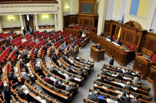 Депутаты Рады начали сбор подписей за отставку Яценюка после обысков в МВД
