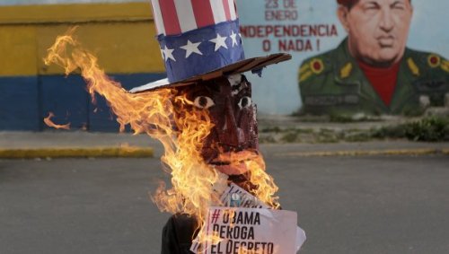 Чучела Обамы и Мадуро сожгли в Венесуэле на Пасху