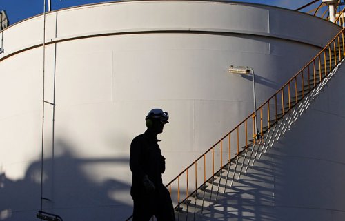 Саудовская Аравия отказалась в одиночку "улучшать" цены на нефть