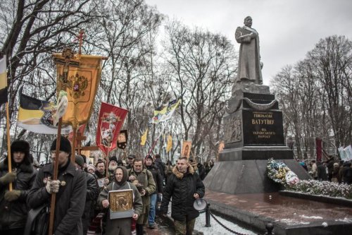 Ветераны в Киеве вышли на защиту памятника герою Великой Отечественной войны генералу Ватутину