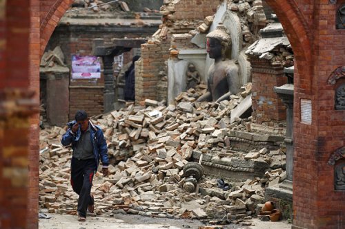 Число жертв землетрясения в Непале превысило шесть тысяч человек