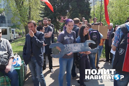 В Киеве прошло шествие анархистов и лесбиянок против войны