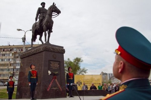 В Волгограде открыт памятник маршалу Рокоссовскому