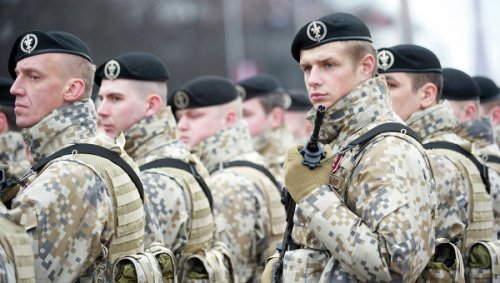 Латвия заявила о двух военных кораблях РФ и подлодке близ своих границ