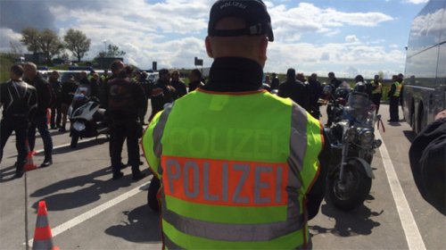 В Германии десятки полицейских преградили путь «Ночным волкам»