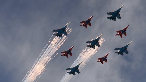 Парад Победы на Красной площади завершился пролетом авиации