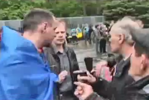Националисты в Харькове потребовали от пенсионеров снять георгиевские ленточки
