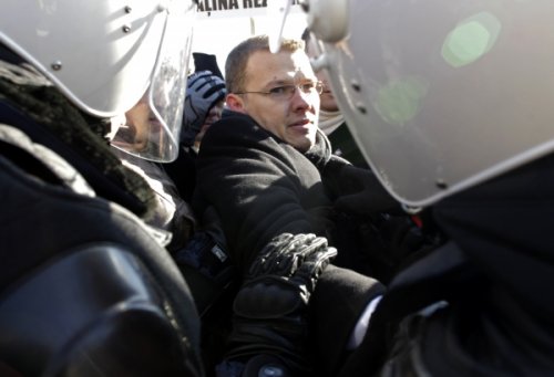 В Латвии задержали лидера партии за георгиевскую ленту