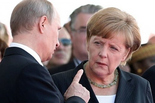 Истерика в Украине: «Меркель и Путин подписали новый пакт «Молотова-Риббентропа!»