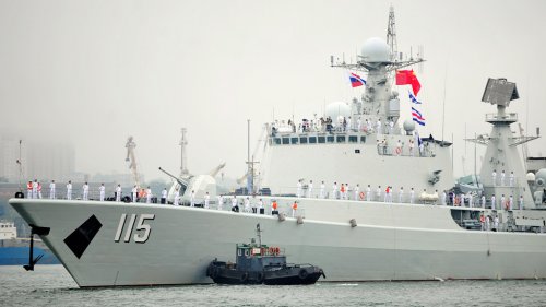 Боевые корабли России и Китая отработали совместные манёвры