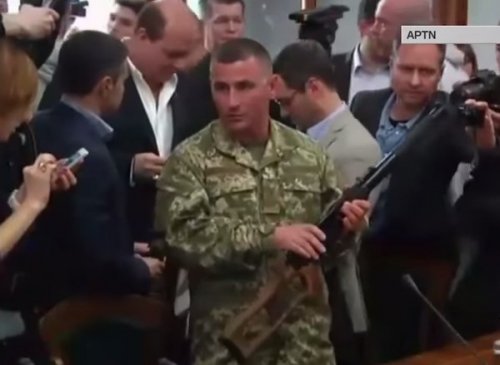 Шеф усе пропало: в Киеве демонстрируют автомат «Вал», который якобы был изъят у плененных солдат