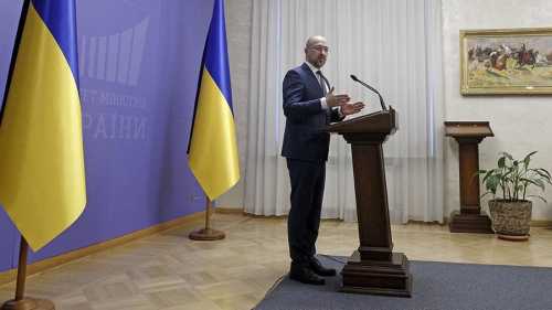 Премьер Украины заявил о вероятной отмене пенсий через 15 лет