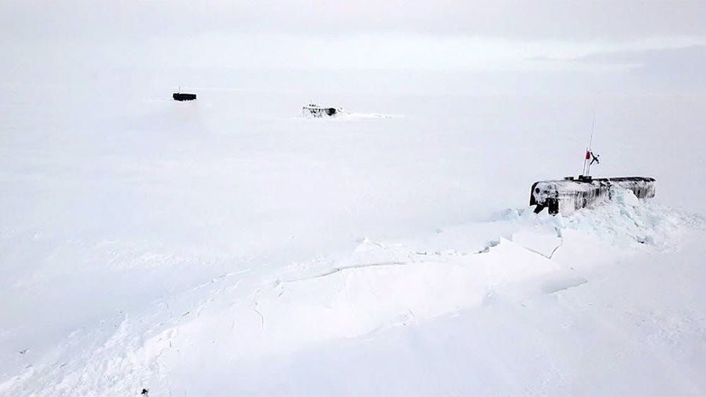 Три российские подлодки всплыли в Арктике